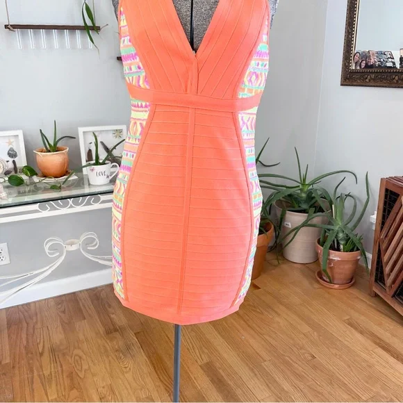 V-Neck Sleeveless Bandage Dress with Colorful Side Panels - Picture 4 of 4